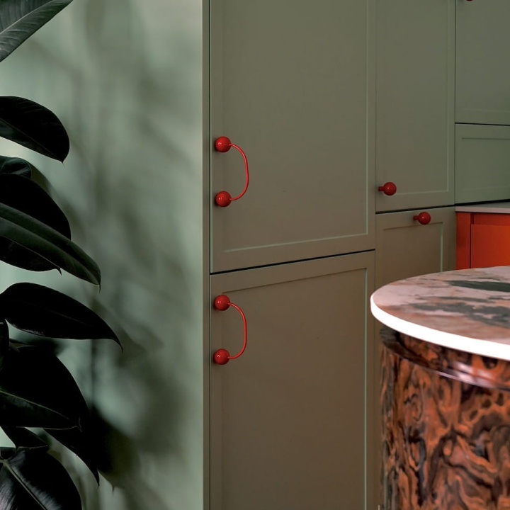 poignees-de-meubles-rouges